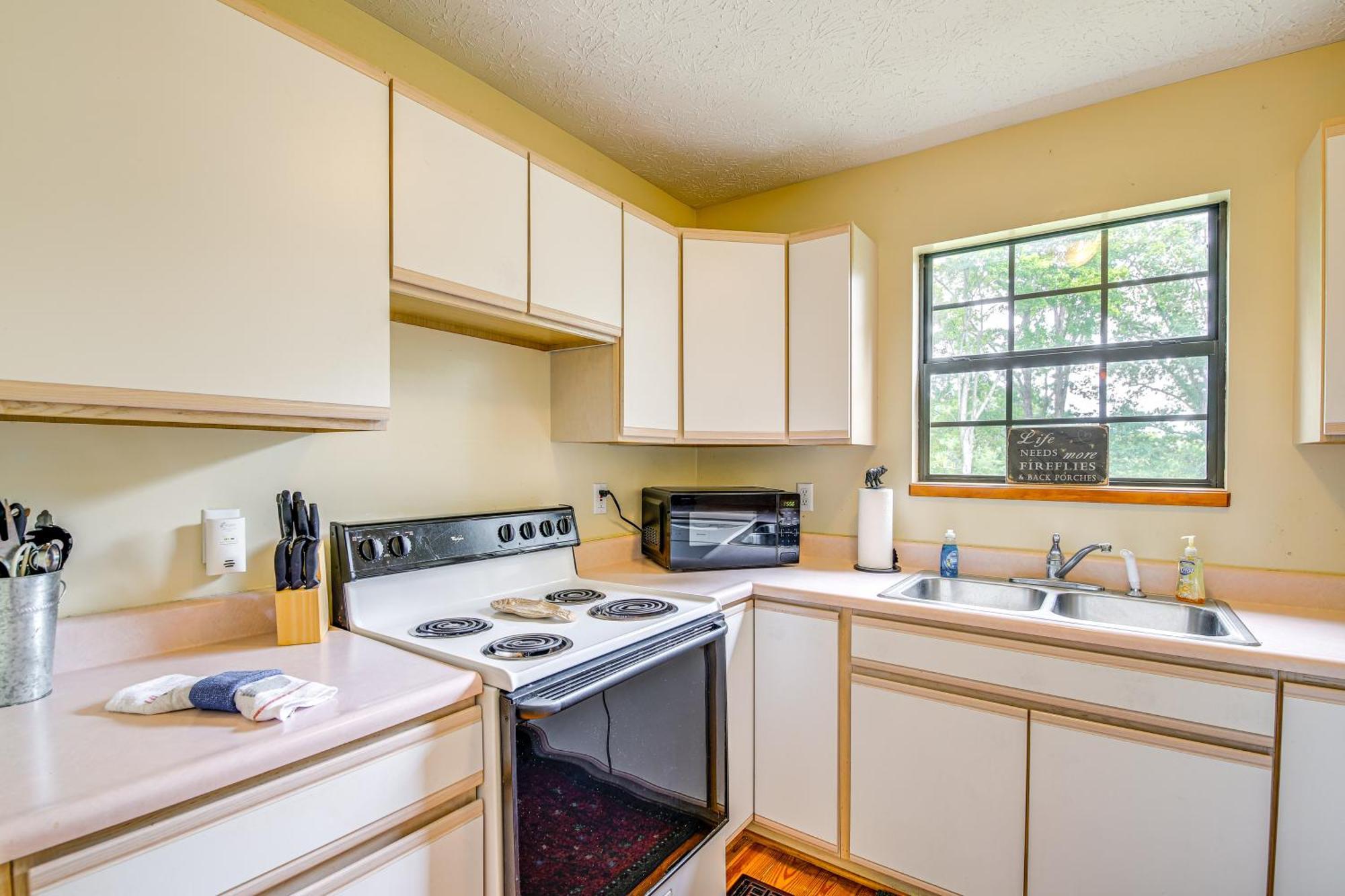 Pet-Friendly Sevierville Rental With Private Hot Tub Exteriör bild